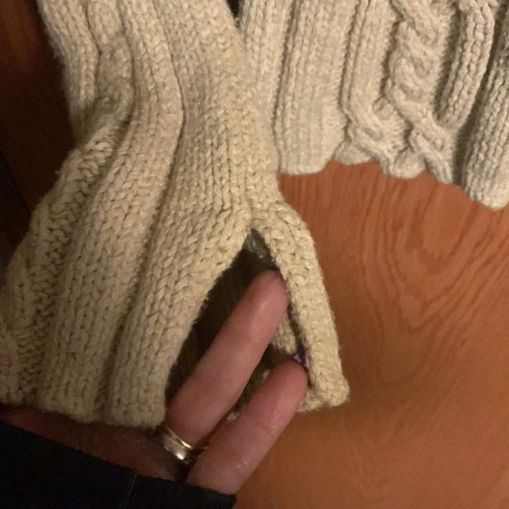 AMERICAN EAGLE AE CABLE KNIT HOODED SWEATER WITH WOODEN BUTTONS Beige Cream Tan - Picture 7 of 8